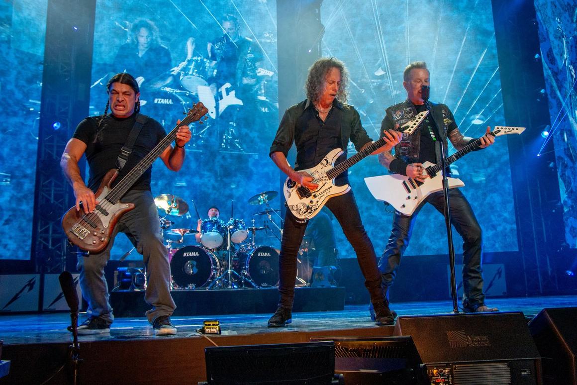 Photo gallery from the gig in Shanghai, China shot on January 15, 2017
